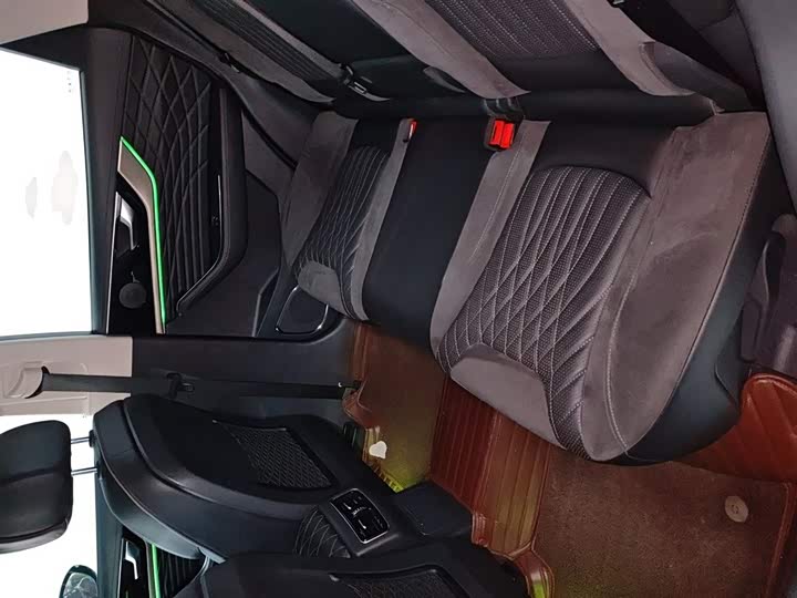 Фото 17 - Hongqi HS5