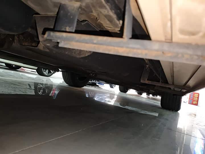 Фото 21 - Hongqi HS5