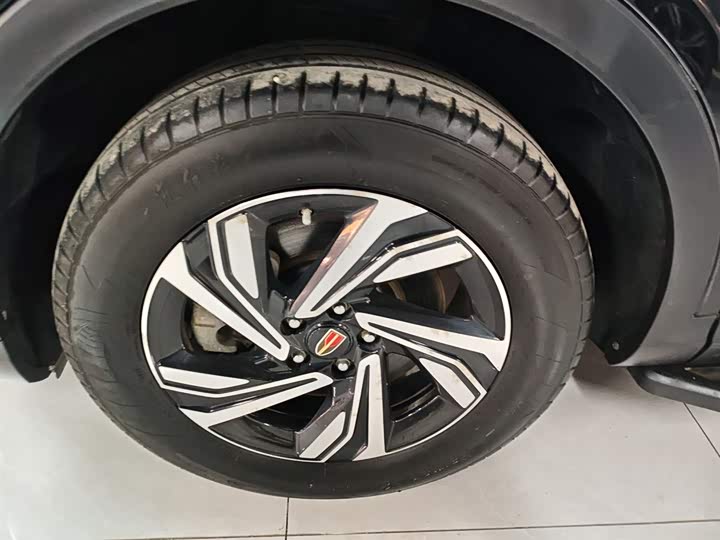 Фото 23 - Hongqi HS5