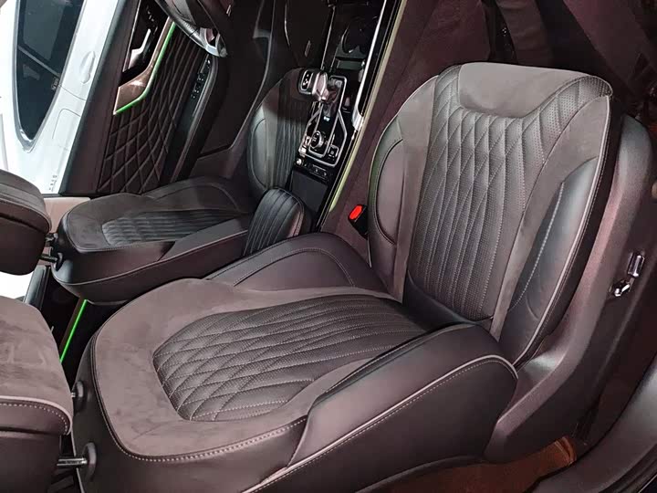Фото 25 - Hongqi HS5