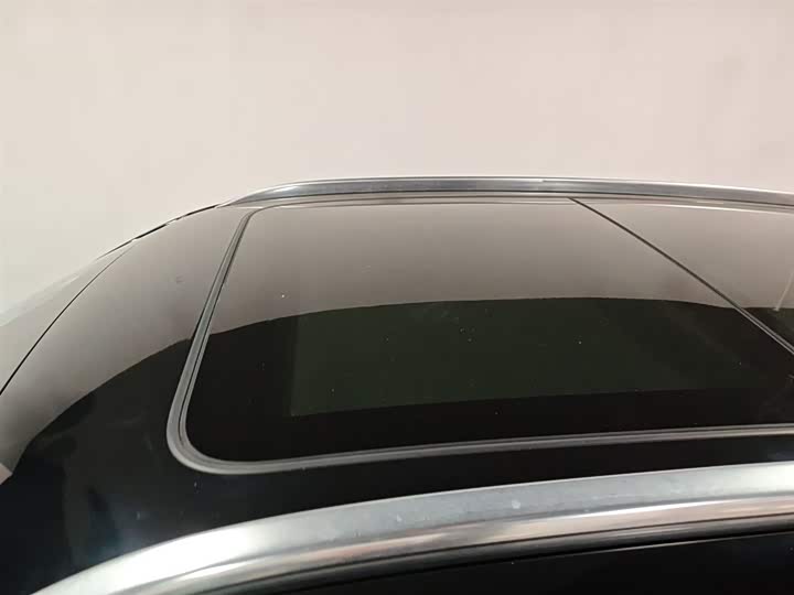 Фото 27 - Hongqi HS5