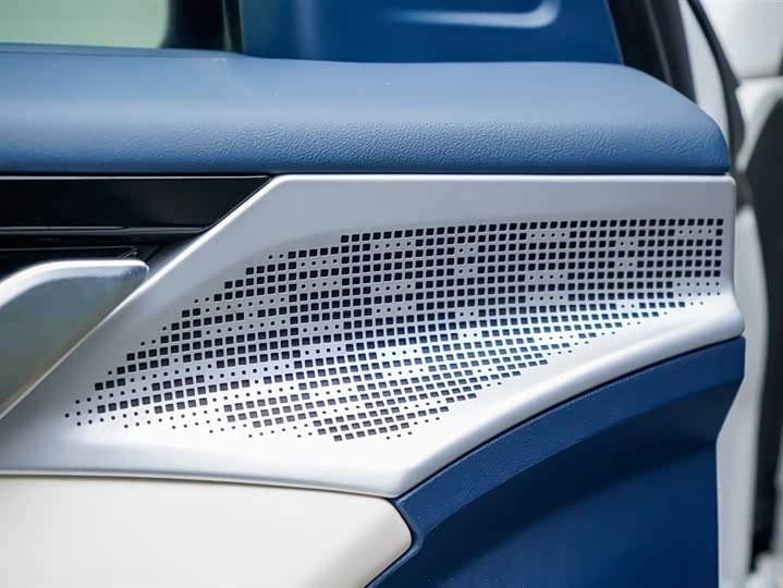 Фото 35 - Zeekr 009