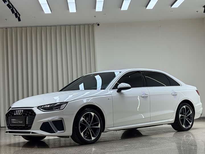 Фото 1 - Audi A4L