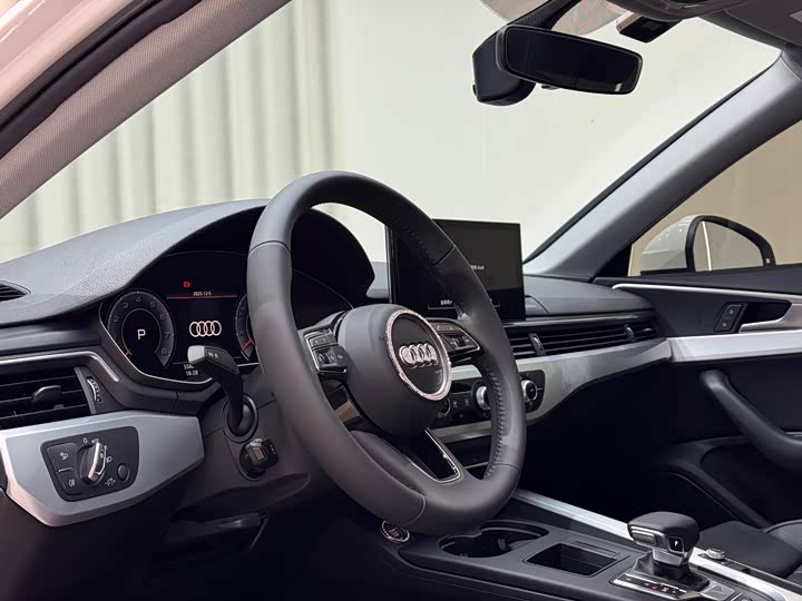 Фото 12 - Audi A4L