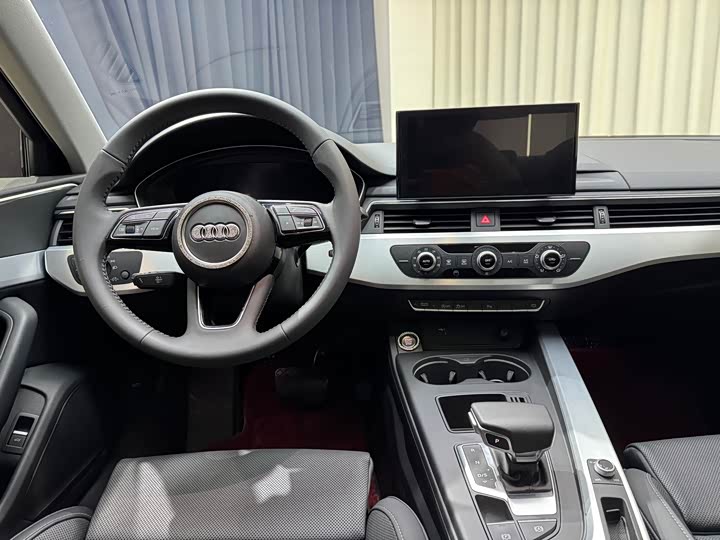 Фото 20 - Audi A4L