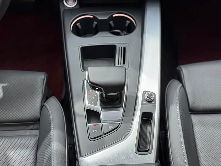Фото 23 - Audi A4L