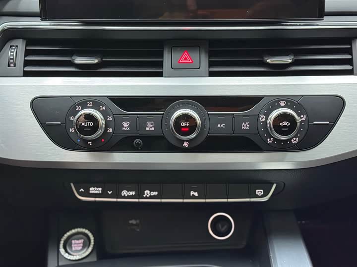 Фото 24 - Audi A4L