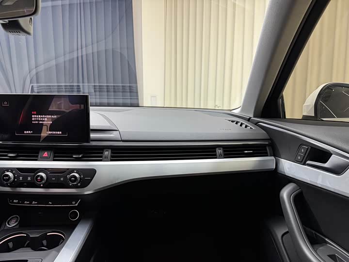 Фото 28 - Audi A4L