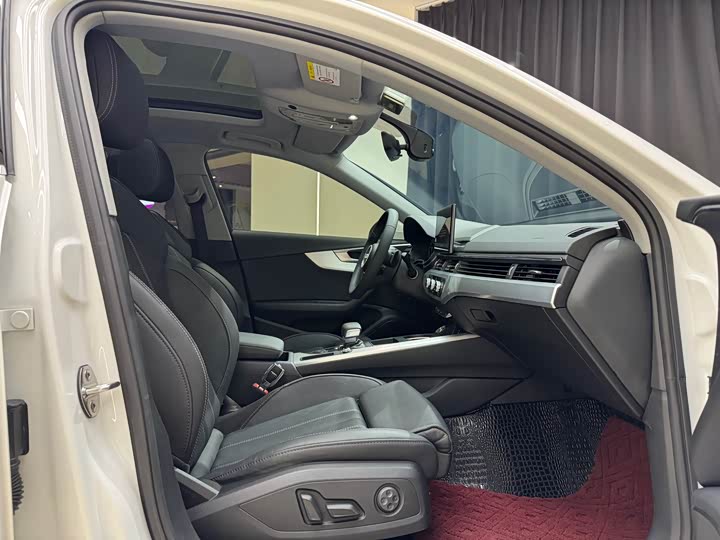 Фото 29 - Audi A4L