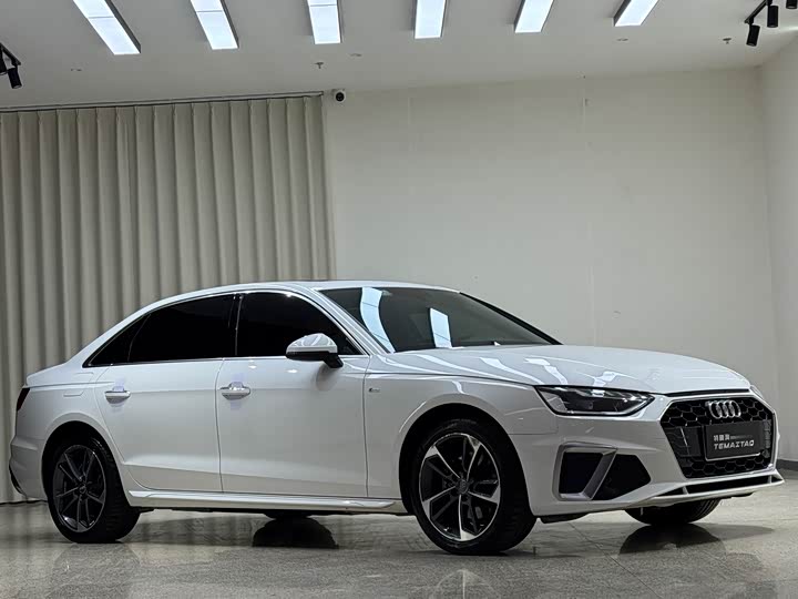 Фото 3 - Audi A4L