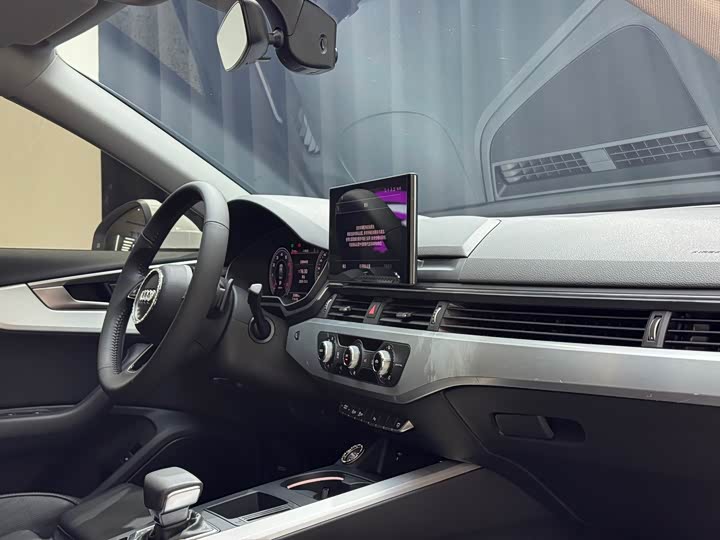 Фото 31 - Audi A4L