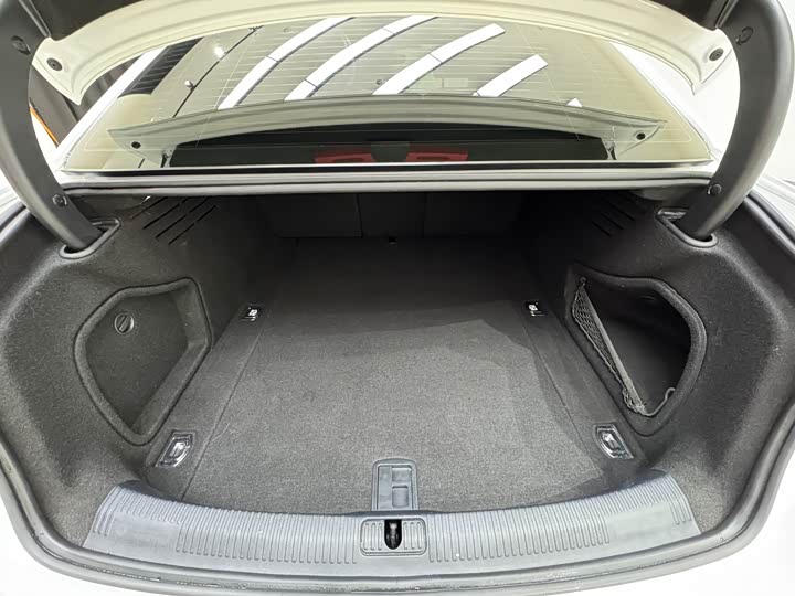 Фото 34 - Audi A4L