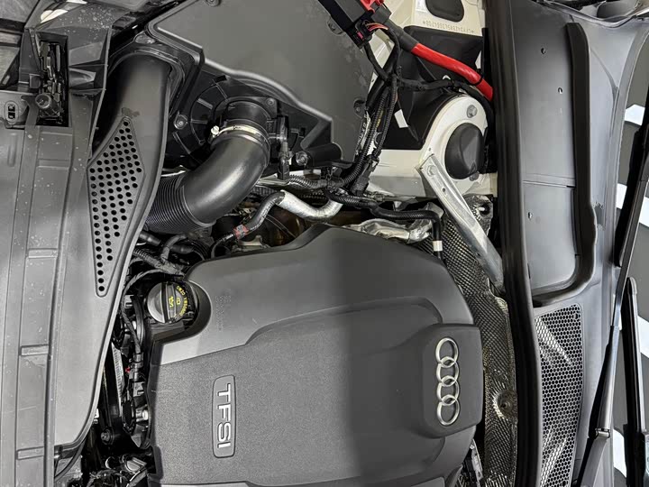 Фото 38 - Audi A4L