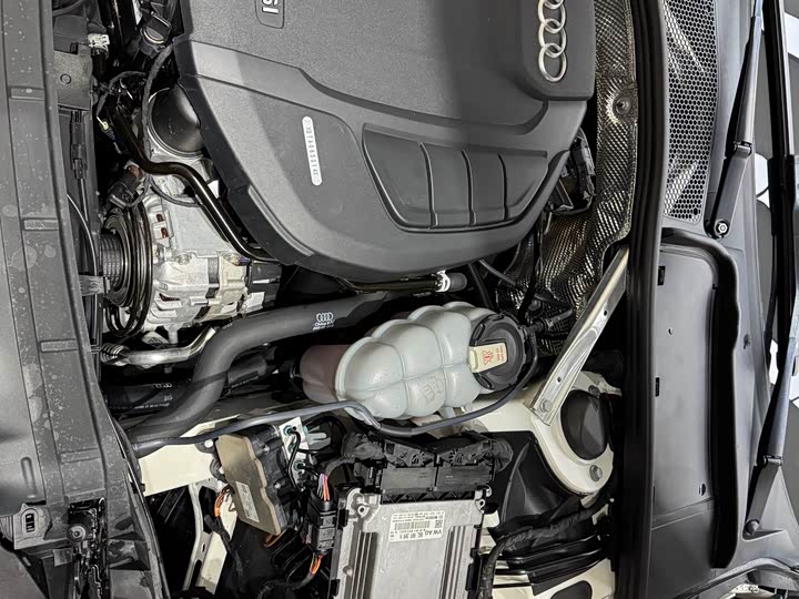 Фото 39 - Audi A4L