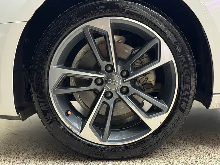 Фото 7 - Audi A4L