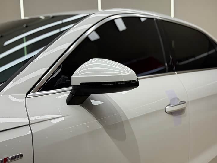 Фото 9 - Audi A4L