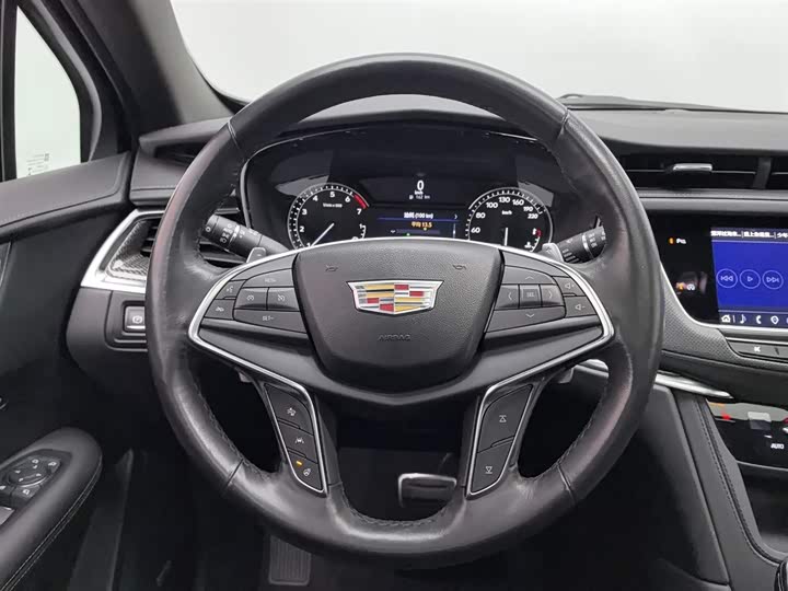Фото 11 - Cadillac XT5