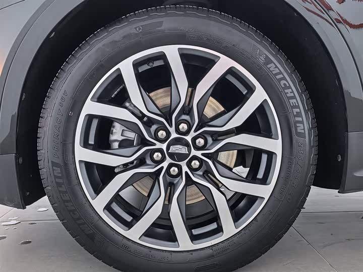 Фото 17 - Cadillac XT5