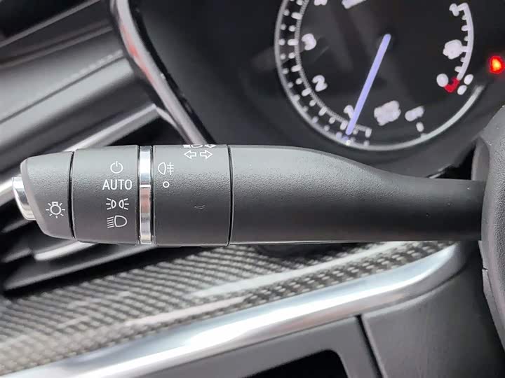 Фото 21 - Cadillac XT5