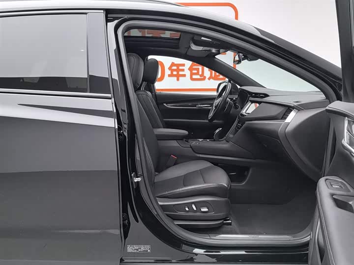 Фото 23 - Cadillac XT5