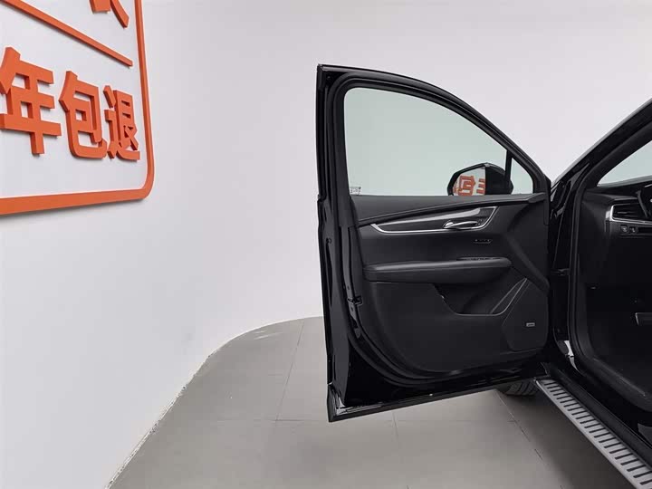 Фото 8 - Cadillac XT5