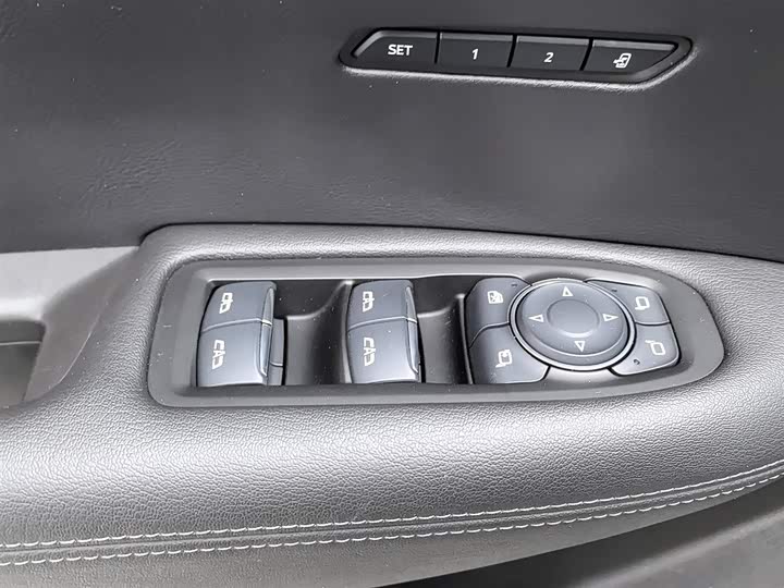 Фото 9 - Cadillac XT5