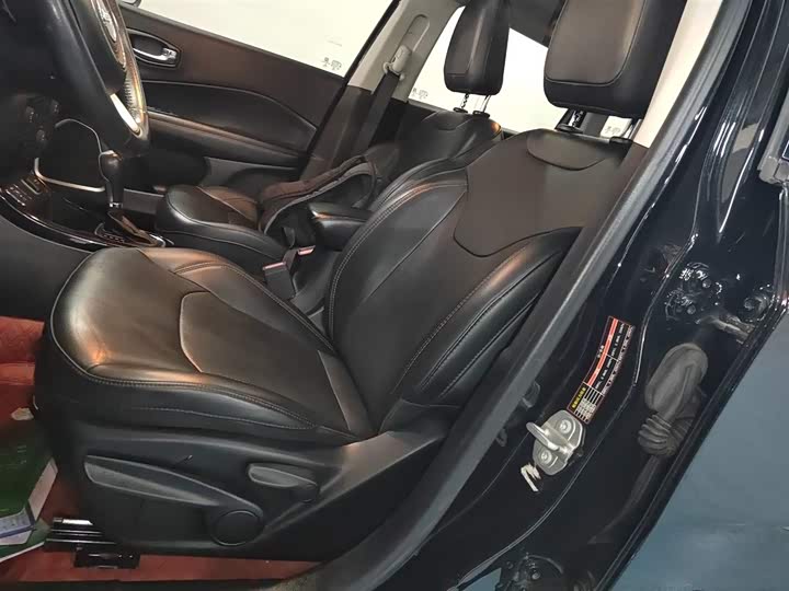 Фото 15 - Jeep Compass