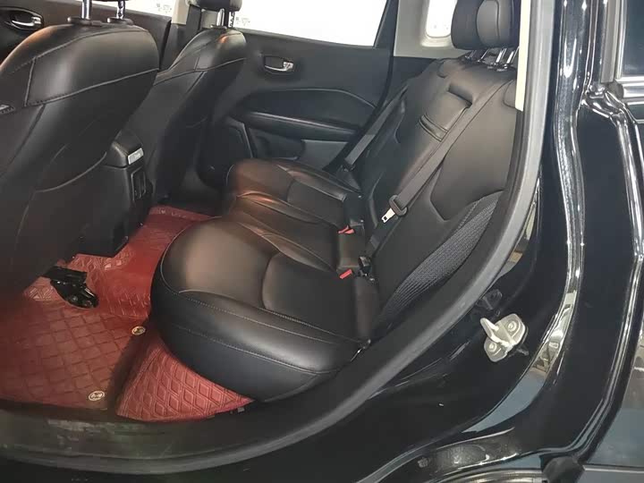 Фото 17 - Jeep Compass