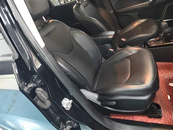 Фото 25 - Jeep Compass