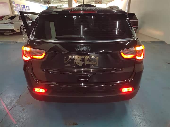 Фото 6 - Jeep Compass