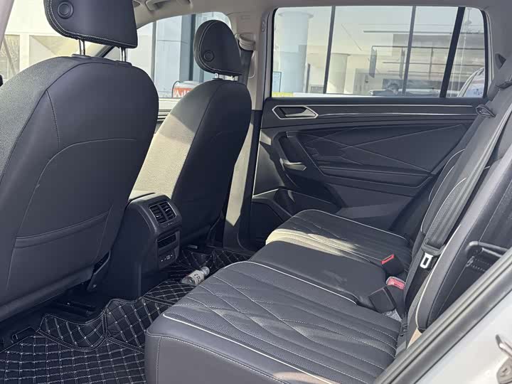 Фото 6 - Volkswagen Tiguan L Pro