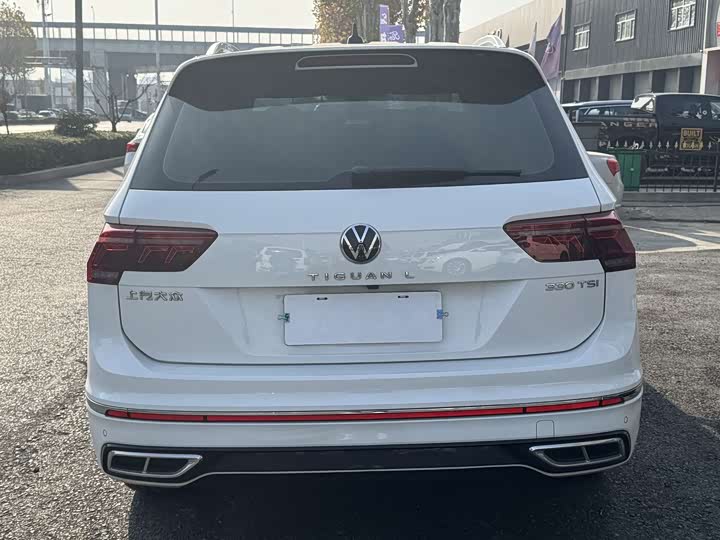Фото 8 - Volkswagen Tiguan L Pro