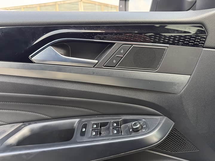 Фото 10 - Volkswagen Passat