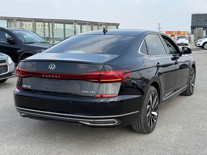 Фото 12 - Volkswagen Passat