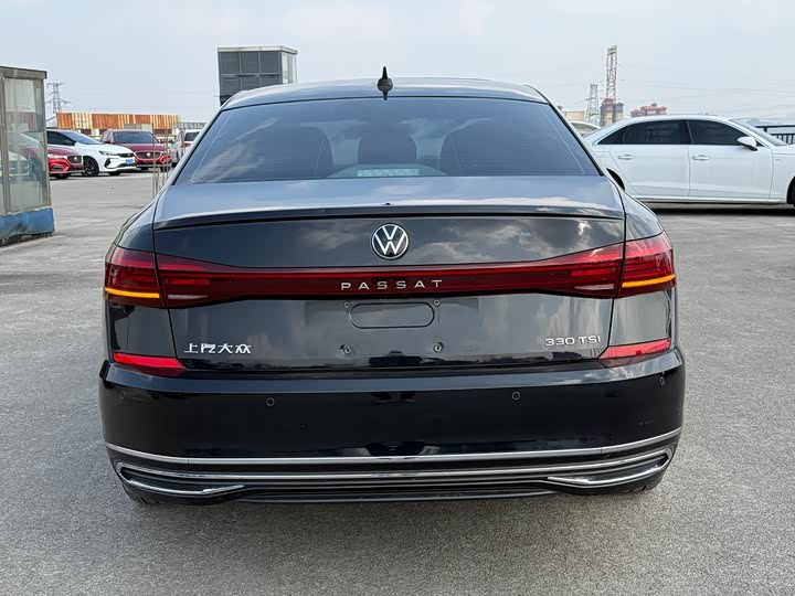 Фото 13 - Volkswagen Passat