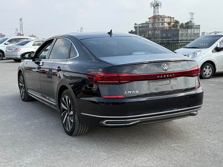 Фото 14 - Volkswagen Passat