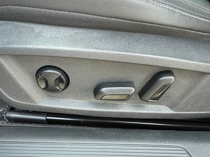 Фото 8 - Volkswagen Passat