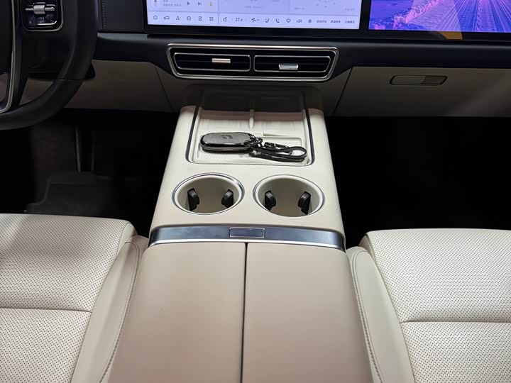 Фото 11 - LiXiang L6