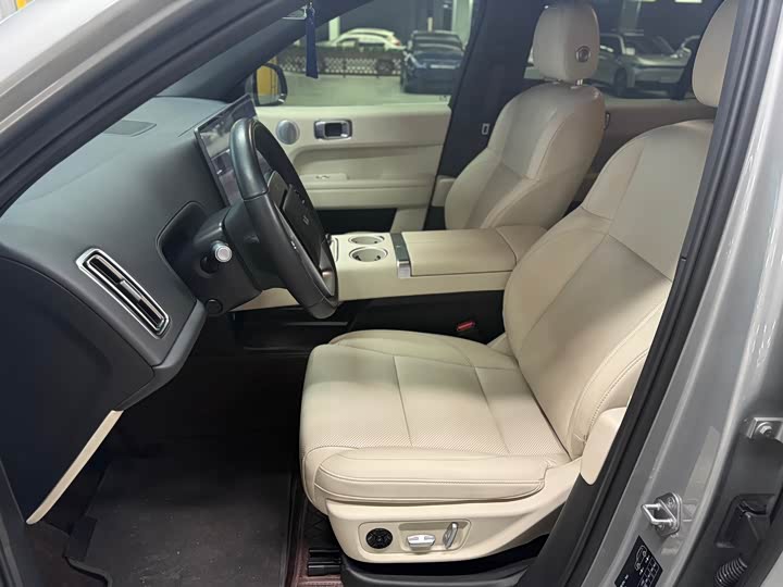 Фото 14 - LiXiang L6