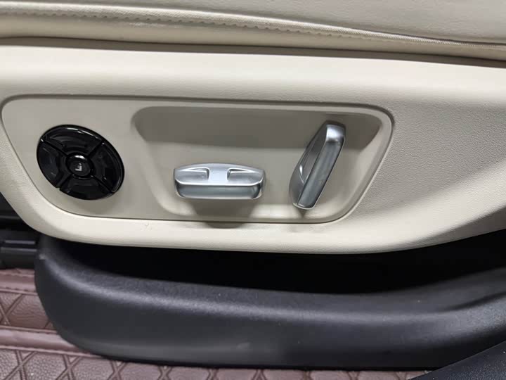 Фото 22 - LiXiang L6