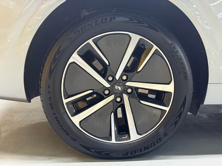 Фото 26 - LiXiang L6