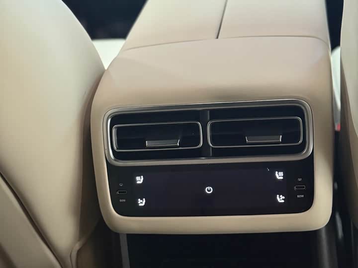 Фото 28 - LiXiang L6