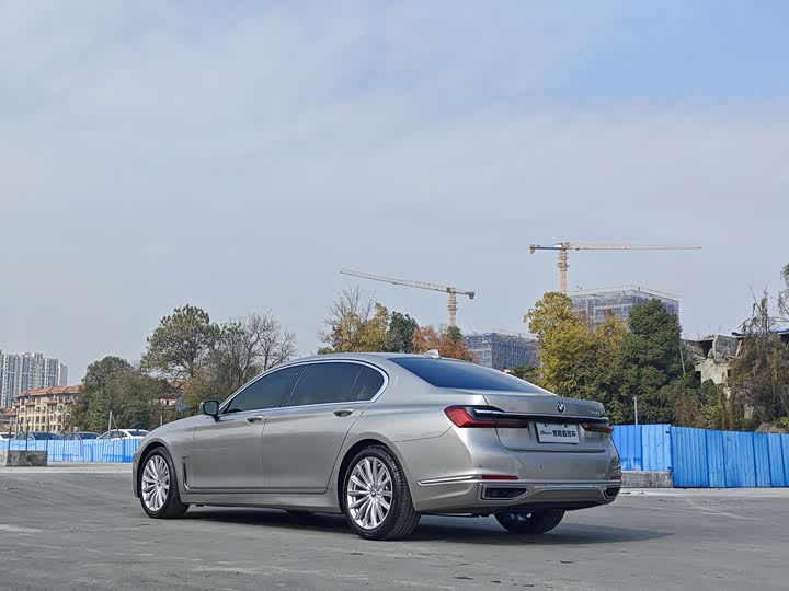 Фото 12 - BMW 7 Series