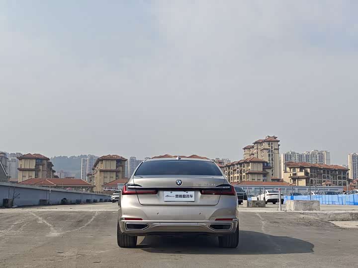 Фото 13 - BMW 7 Series