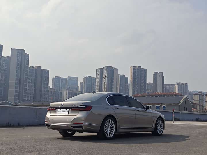 Фото 14 - BMW 7 Series