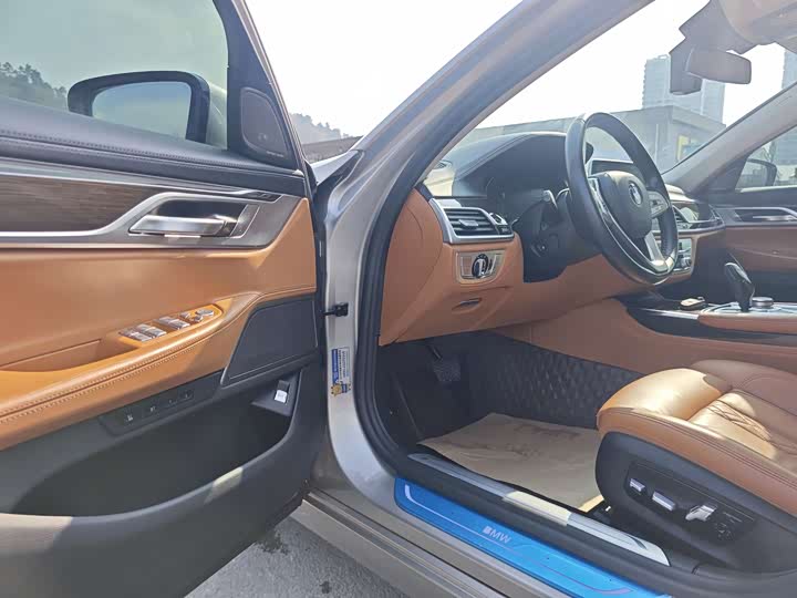 Фото 4 - BMW 7 Series