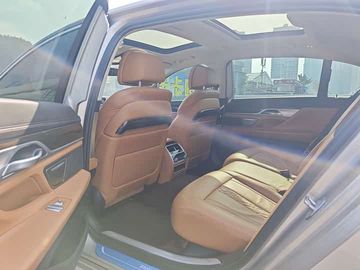 Фото 5 - BMW 7 Series