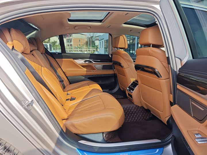 Фото 6 - BMW 7 Series