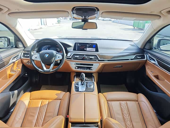 Фото 8 - BMW 7 Series