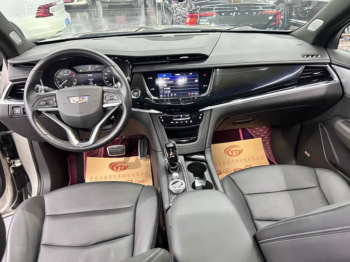 Фото 12 - Cadillac XT6